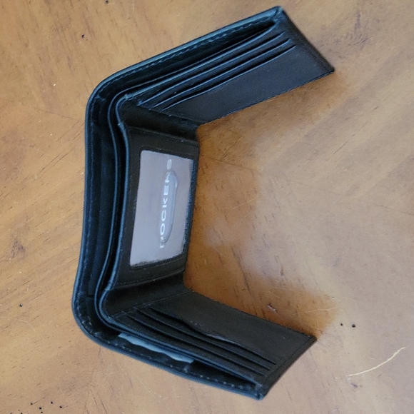 DOCKERS WALLET,  MEN'S BLACK LEATHER TRIFOLD - Picture 7 of 7